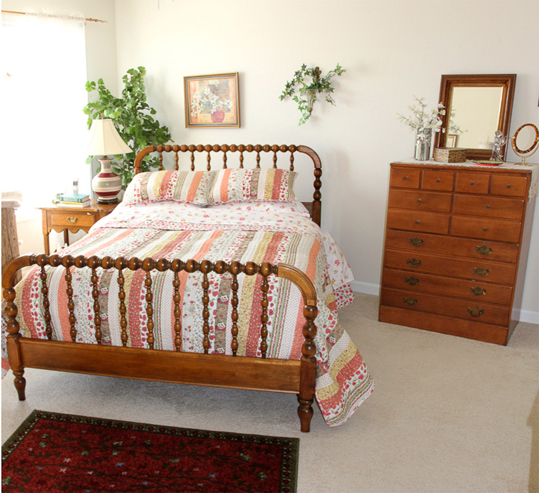 Sauk Gardens - Bedroom