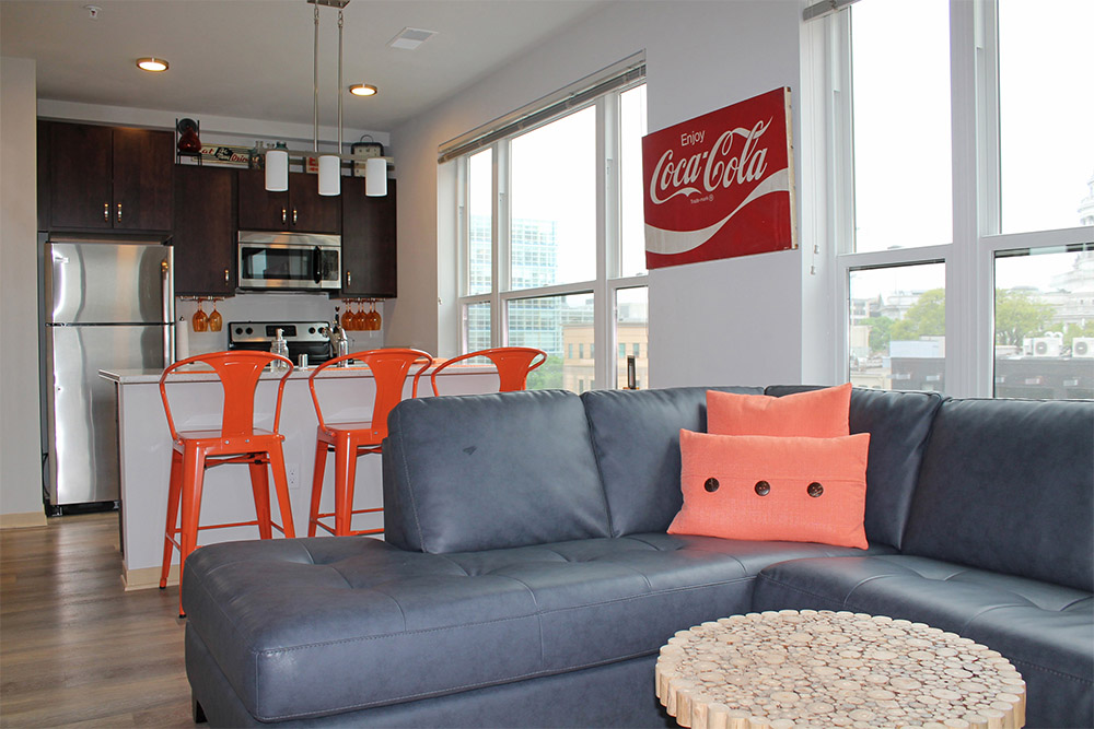 Capitol's Edge Apartments - Living Room Kitchen